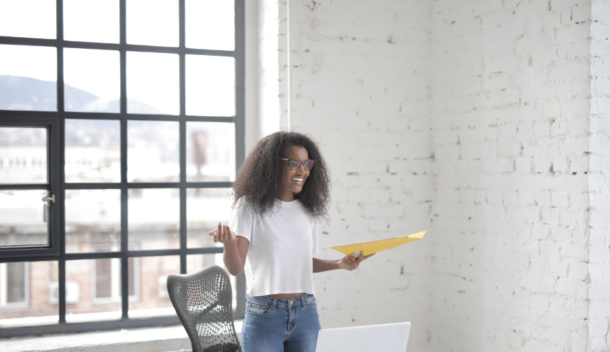 A Guide To Cultivating Charisma And Projecting Clear Confidence On Stage Speakerhub