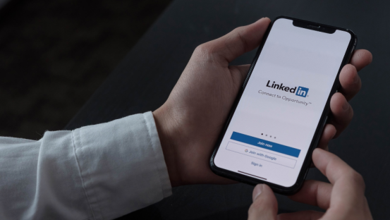 How to Use LinkedIn to Get Speaking Engagements