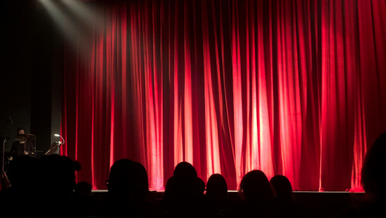 Practical Strategies for Speakers Dealing with Bright Lights