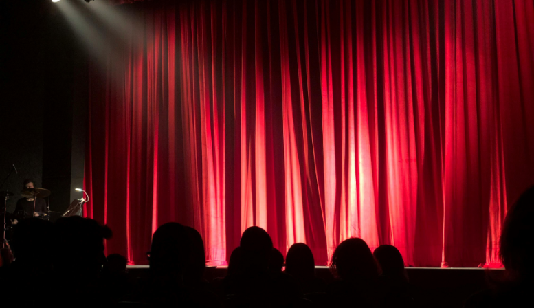 Practical Strategies for Speakers Dealing with Bright Lights