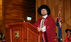 Anthony addresses graduates at Macquarie University.